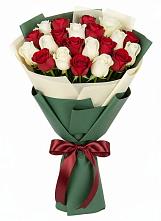 Букет Микс из красных и белых роз в Баргузине