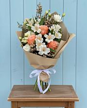 Букет цветов из:  Альстромерии, Лизиантусы, Розы и Хризантемы в Баргузине