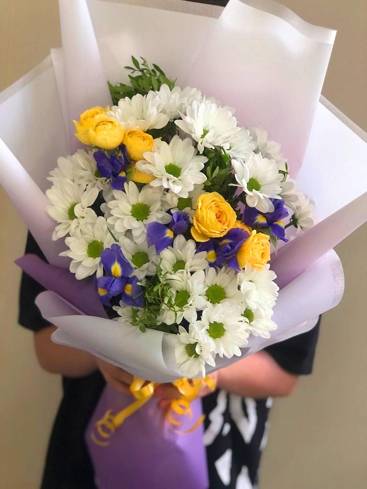 Букет цветов из: Ирисы, Хризантемы и Розы в Баргузине