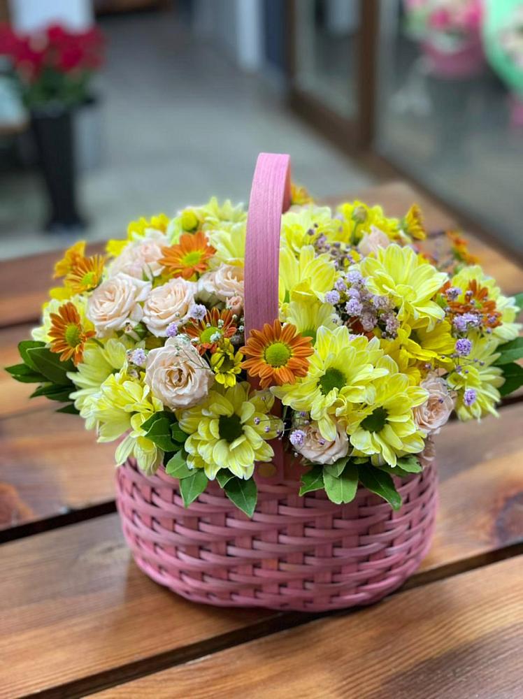 Цветочная композиция из Хризантемы и Розы в корзине в Баргузине