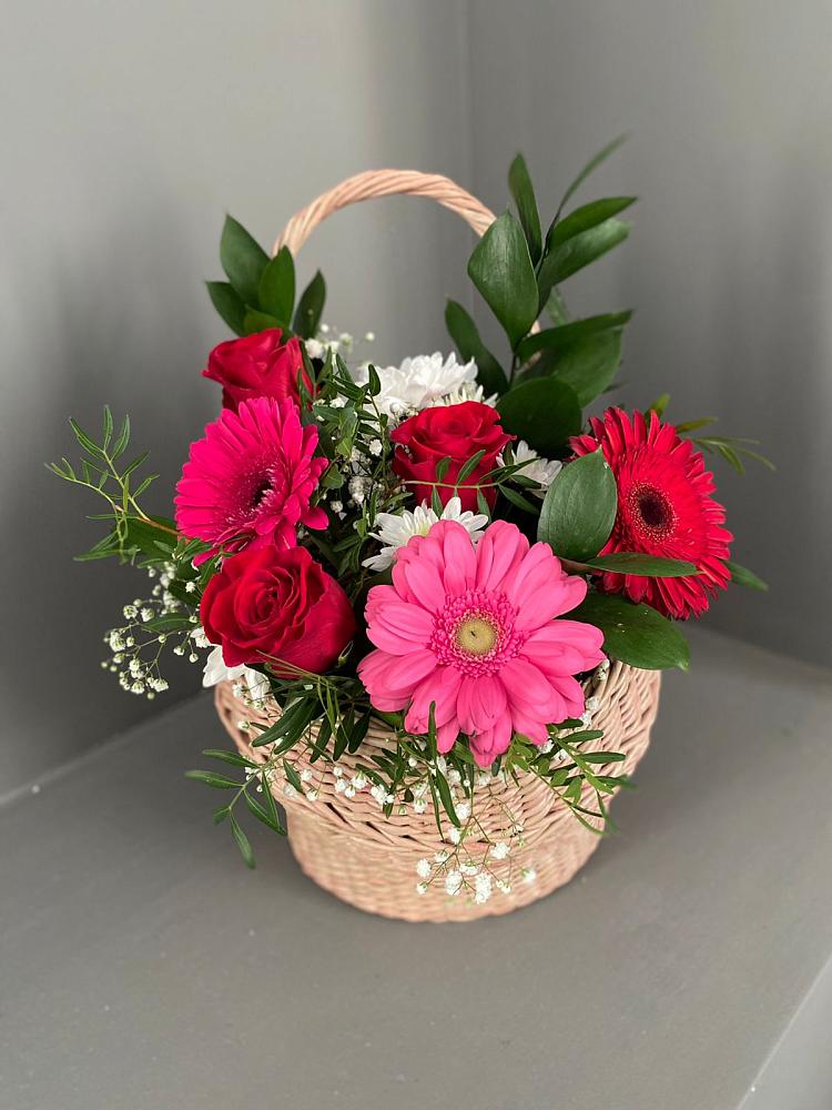 Цветочная композиция из Розы, Хризантемы и Герберы в корзине в Баргузине