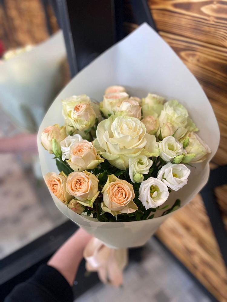 Букет цветов из: Розы и Лизиантусы в Баргузине