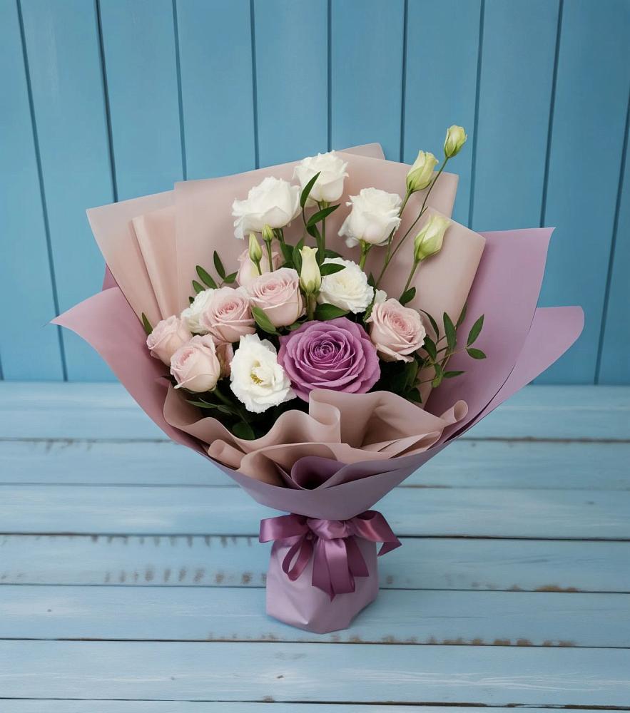 Букет цветов из: Розы и Лизиантусы в Баргузине